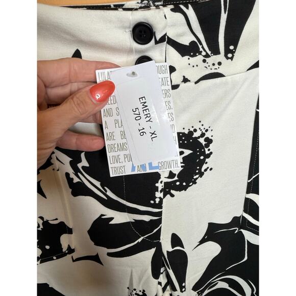 LulaRoe Emery Pants Womens XL Black White Floral Stretch Wide Leg Boho Hippie - Picture 6 of 6